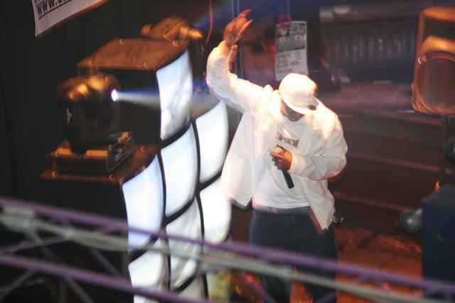 The White Jacketed Performer