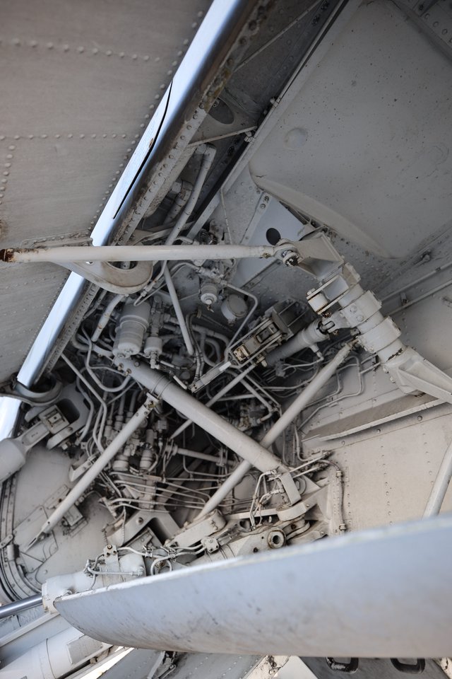 Aircraft Landing Gear and Hydraulic Systems Detail