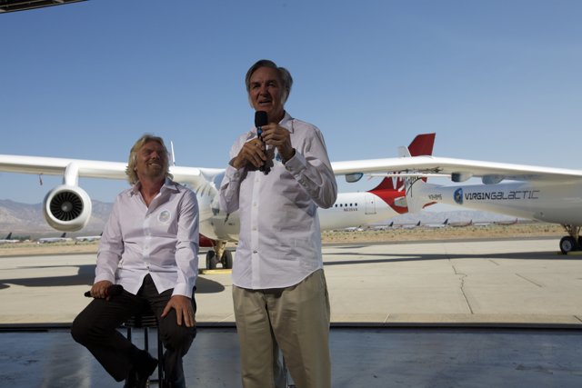 Branson and Rutan speak at airport event