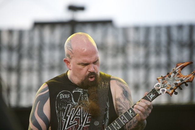 Tattooed Guitarist Shreds at Big Four Festival