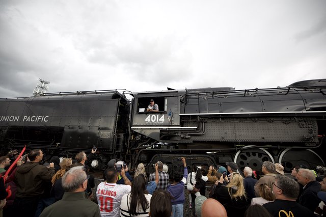 Union Pacific Big Boy 4014 Draws Enthusiastic Crowd