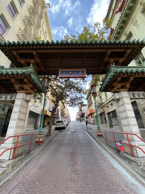 The Vibrant Chinese Gate of San Francisco