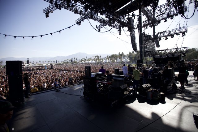 Coachella Crowd Enjoys Outdoor Performance