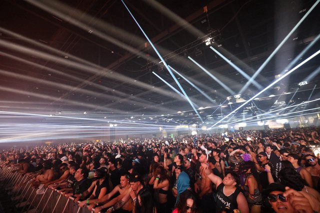 Massive Crowd Engulfed in Laser Light at Wobbleland 2026