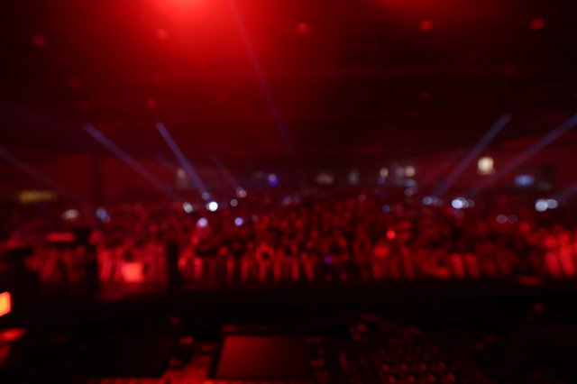 Sea of Red: Wobbleland 2026 Crowd Ignites