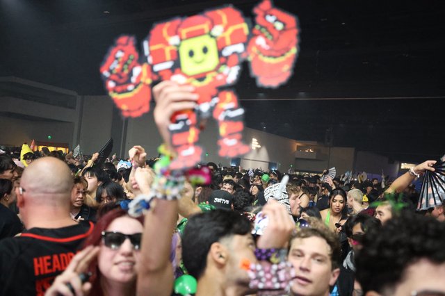 Massive Crowd Surges at Wobbleland 2026 Festival