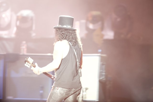 Slash Shreds at Rock and Roll Hall of Fame