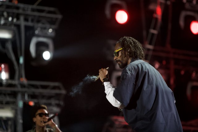 Snoop Dogg Lights up Coachella Crowd