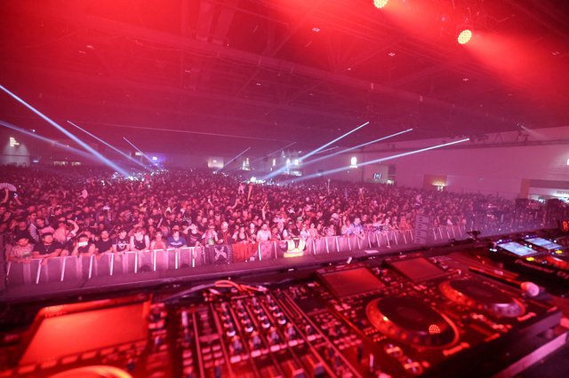 Massive Crowd Electrified at Wobbleland 2026 Festival