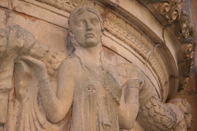 The Angelic Figurine of Elizabeth Siddal