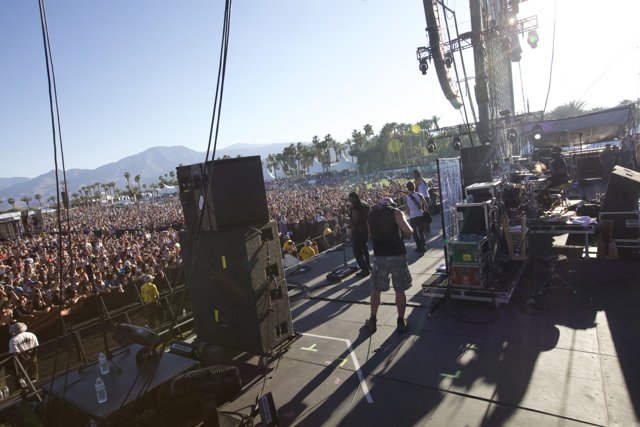 Coachella 2009: A Sea of Music Enthusiasts