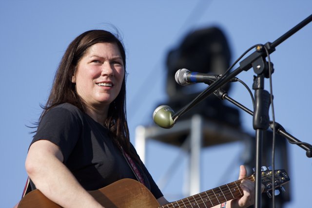 Kim Deal Rocks the Stage with Acoustic Guitar