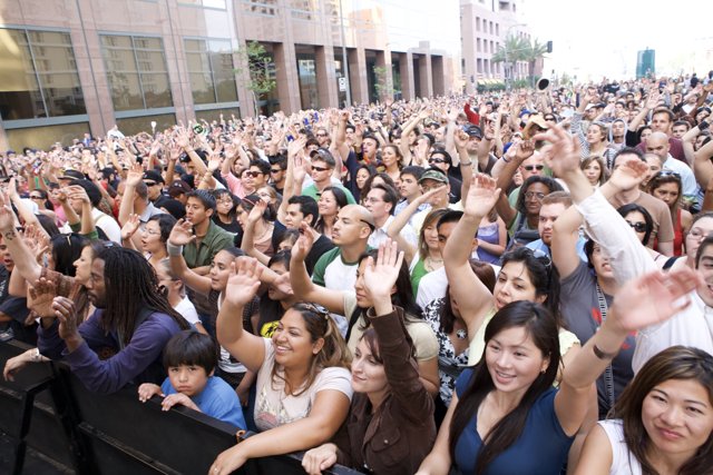 Grand Performance: Ozomatli's Concert Draws a Huge Crowd