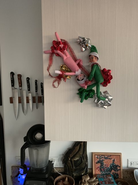 Elf on the Shelf - A Christmas Mix of Art and Toys