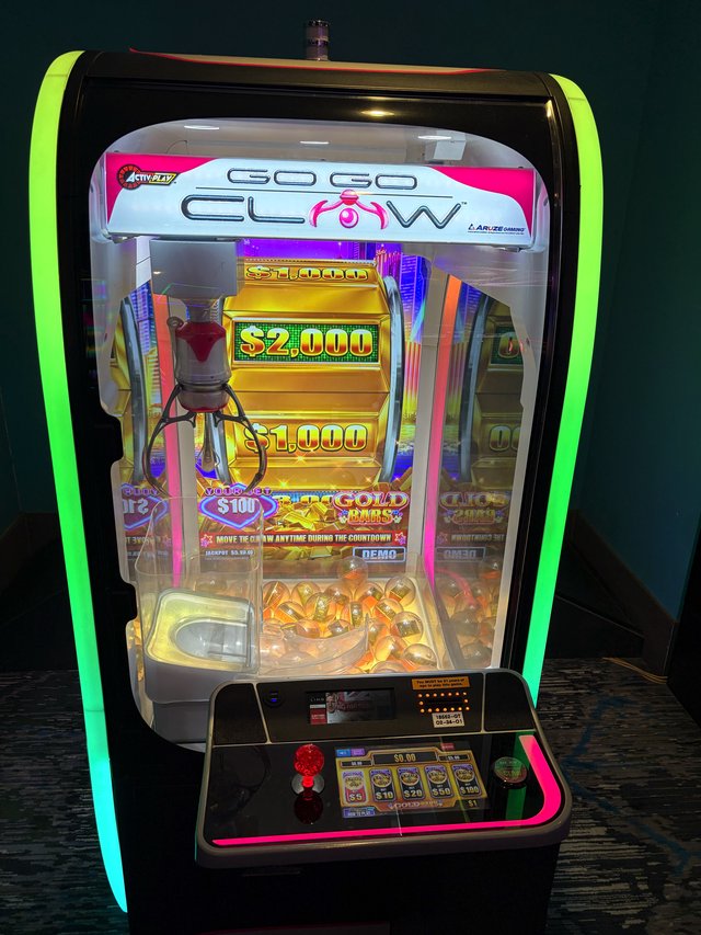 Go Go Claw Arcade Game with Gold Bars Prize