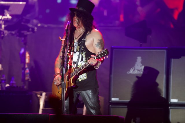 Slash rocks Atlanta with Guns N Roses