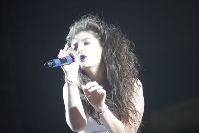 Lorde's Electrifying Performance at Coachella 2014