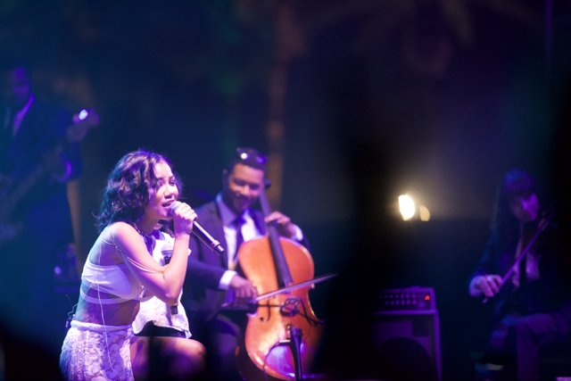 Jhené Aiko Rocks Coachella with Violin Performance