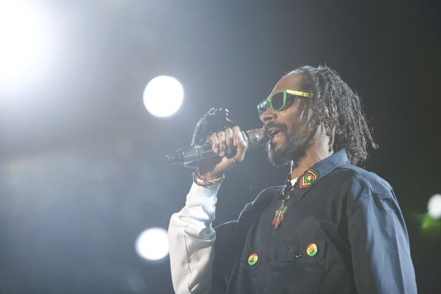 Snoop Dogg's Electrifying Solo Performance at the 2012 Grammy Awards