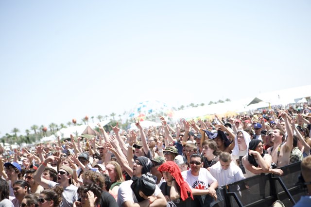 Coachella 2007: Captivating Concert Crowd