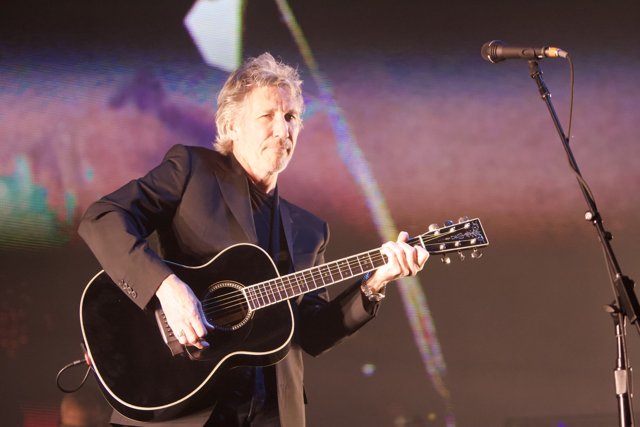 Roger Waters Rocks the Stage with his Strums