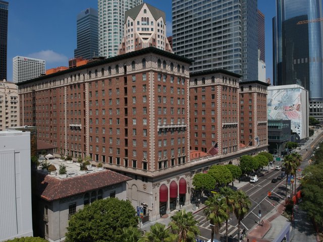 Hilton Hollywood Hotel in the Heart of LA's Metropolis