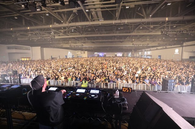 DJ Commands Massive Indoor Festival Crowd at Wobbleland