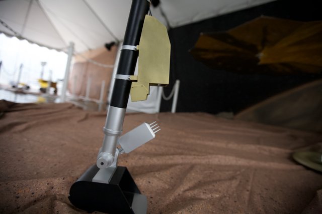 Mars Lander's Shovel with Electrical Device
