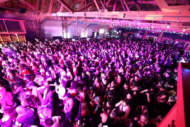Massive Indoor Crowd Surges at Wobbleland 2026