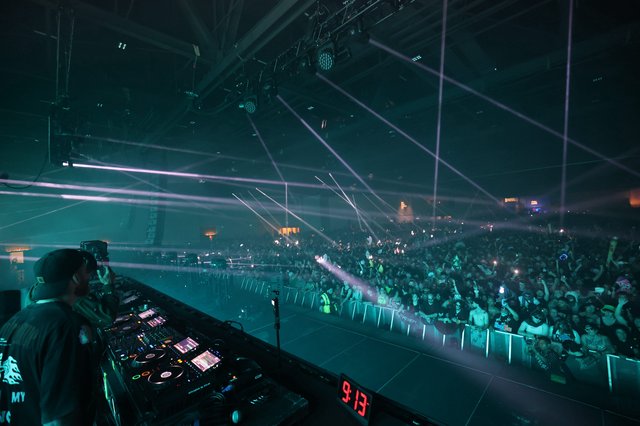 DJ Ignites Massive Crowd at Wobbleland 2026