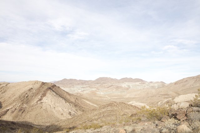 Photographer captures stunning desert vista