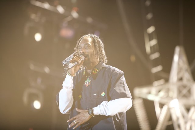 Snoop Dogg Rocks the 2015 Grammy Awards Stage
