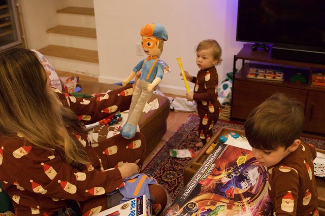 Family Christmas Morning with Blippi Toy Surprise