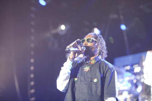 Snoop Dogg Rocks Coachella 2014
