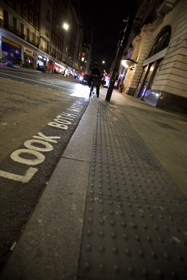 Night Walk on London's Wet City Streets