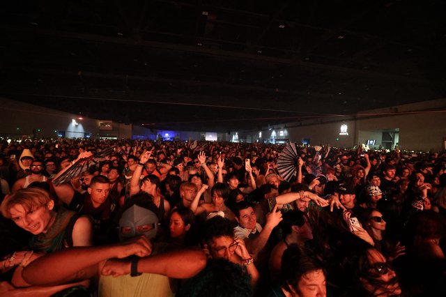 Massive Indoor Crowd Surges at Wobbleland 2026
