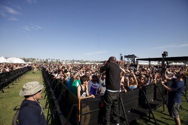 A Sea of Fans at the 2010 Coachella Concert