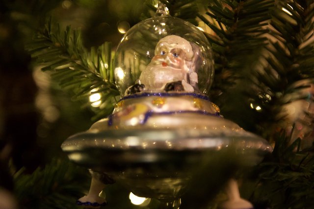 Vintage Santa Claus Snow Globe Christmas Tree Ornament