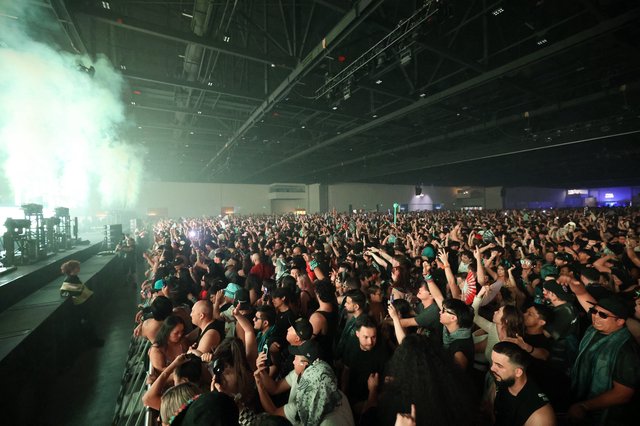 Massive Crowd Surges at Wobbleland 2026 EDM Festival