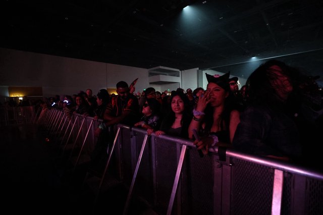 Crowd Presses Forward at Wobbleland Festival 2026