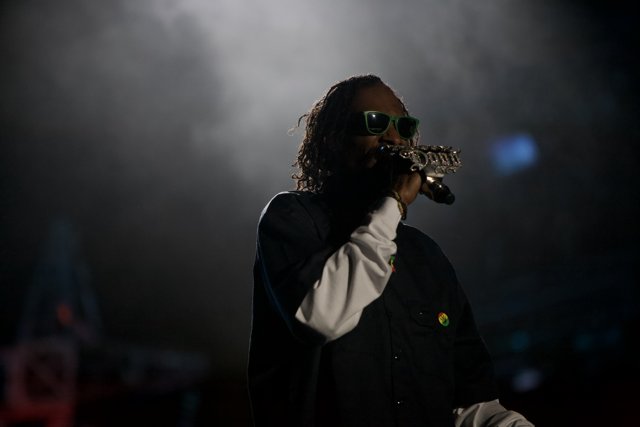 Snoop Dogg Rocks the Grammys