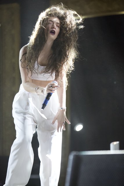 Lorde's Solo Performance