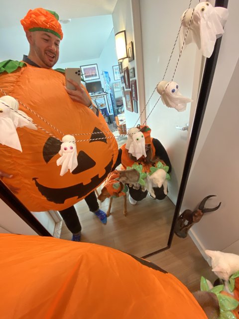 Pumpkin-Selfie Man