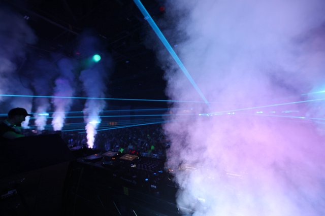Laser Beams Pierce the Smoke at Wobbleland 2026
