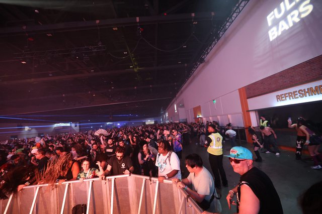Massive Crowd Surges at Wobbleland 2026 Festival