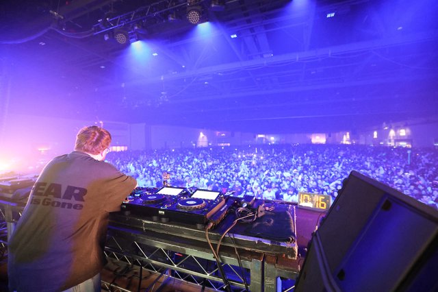 DJ Commands Massive Crowd at Wobbleland Festival 2026
