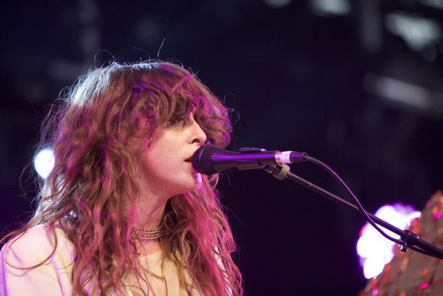 Victoria Legrand's Electrifying Solo Performance