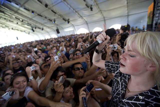 Woman electrifies crowd at Coachella