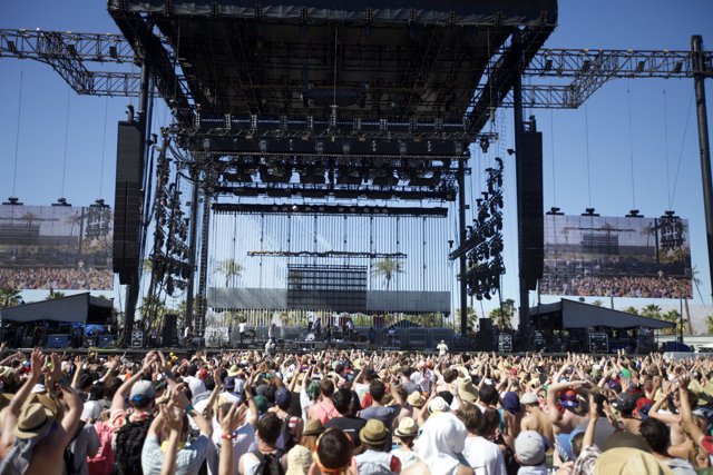 Epic Crowd at Coachella 2012