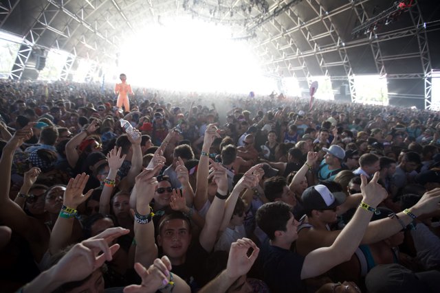 Coachella 2015: Hands Up and Headgear On